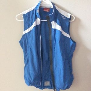 Saucony blue and white sleeveless Golf Jacket